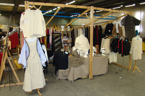 B?n? Costumes B?n? Costumes